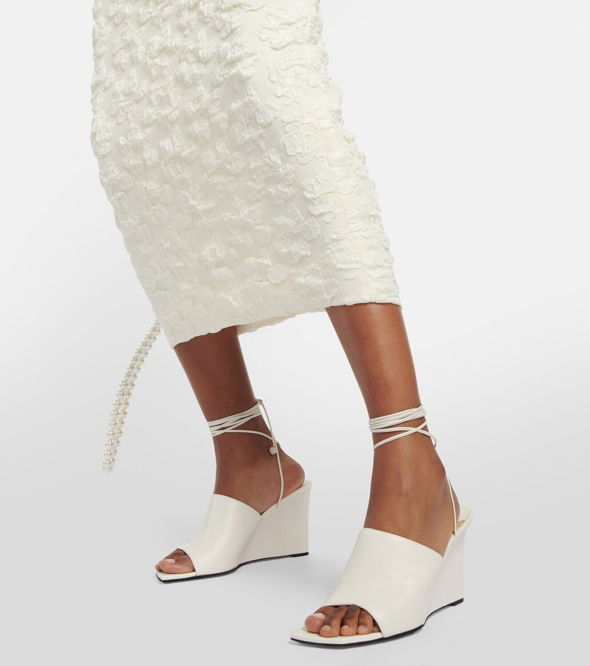 足元 おしゃれ♪【JIMMY CHOO】エルシー / モダン / エレガント Jimmy Choo - Ellison Cuoio Leather Block Heel Sandal, 85mm