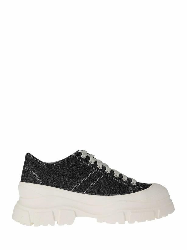 Photo: Sofie d'Hoore Sneakers + Side Stitching + Chunky Outsole