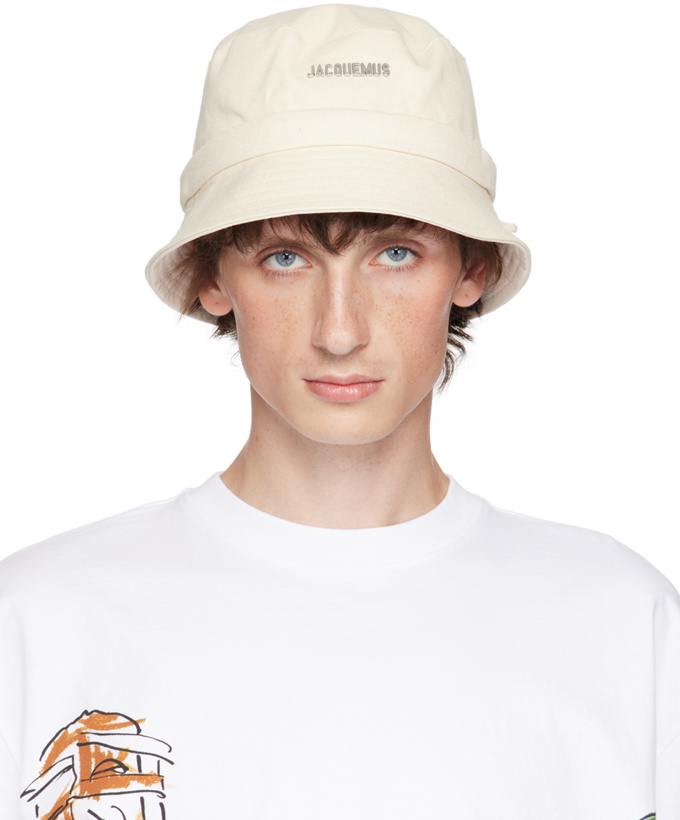 Photo: JACQUEMUS Off-White Les Classiques 'Le bob Gadjo' Hat