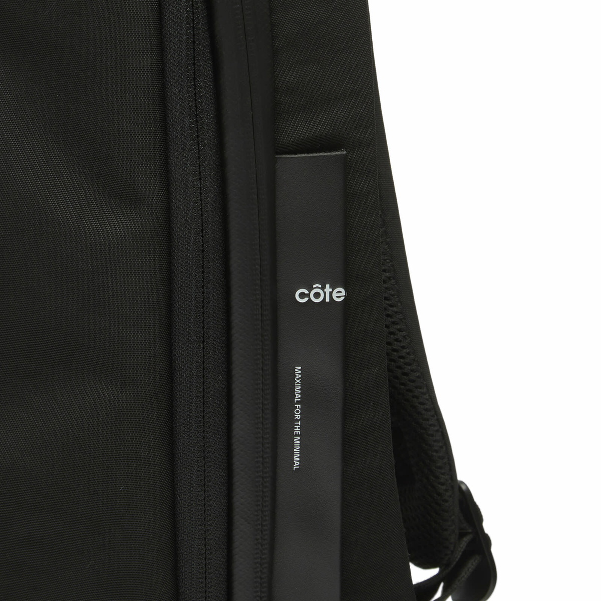 Cote&Ciel Isar M Round Carbon Backpack in Black 