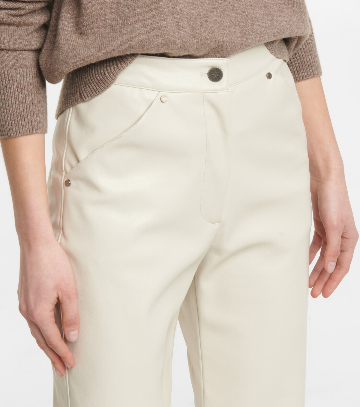 Deveaux New York - Eve faux leather straight pants