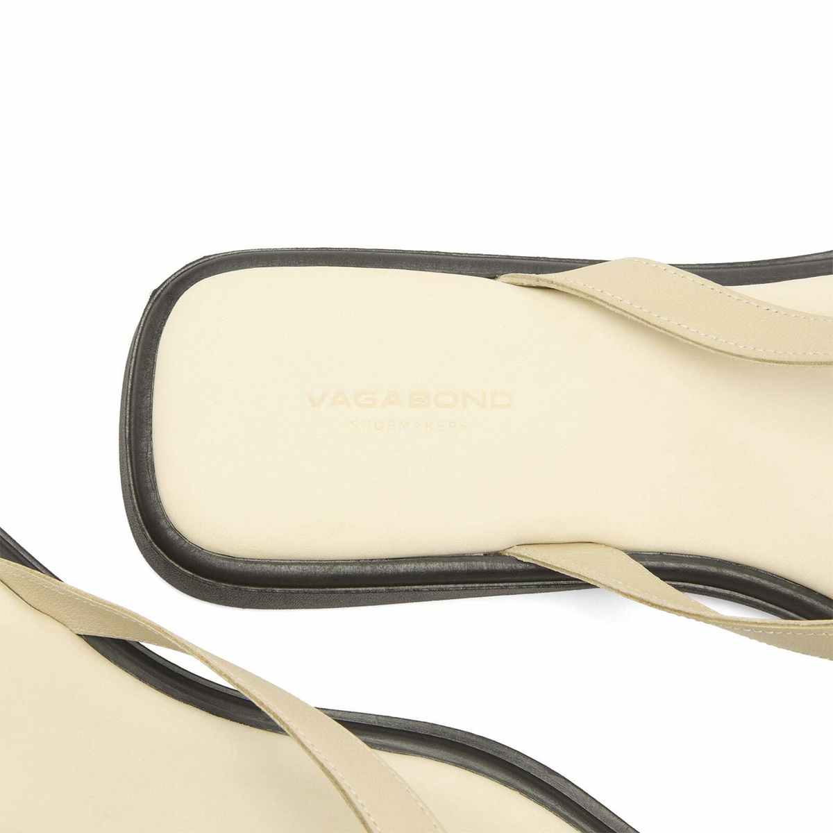 Vagabond Shoemakers Women's Izzy Leather Flip Flops in Off White