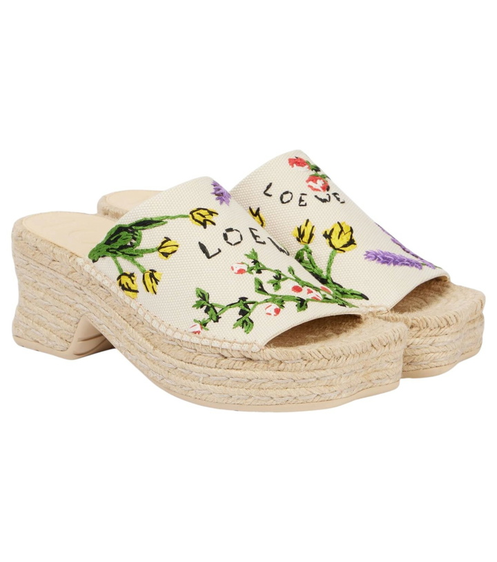 Photo: Loewe Paula's Ibiza Petal 80 platform mules