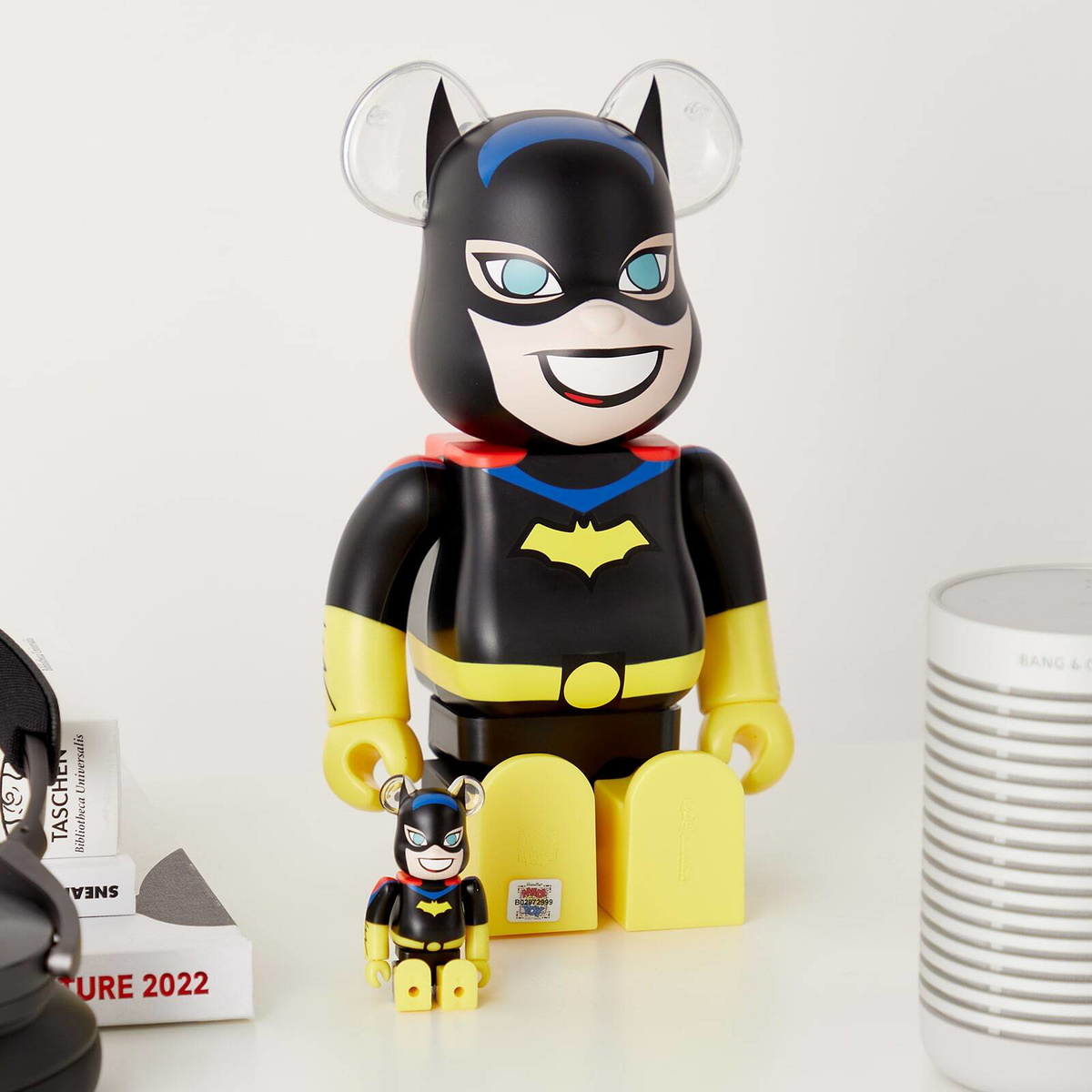 Medicom Batgirl (THE NEW BATMAN ADVENTURES) Be@rbrick in Black 100%/400%