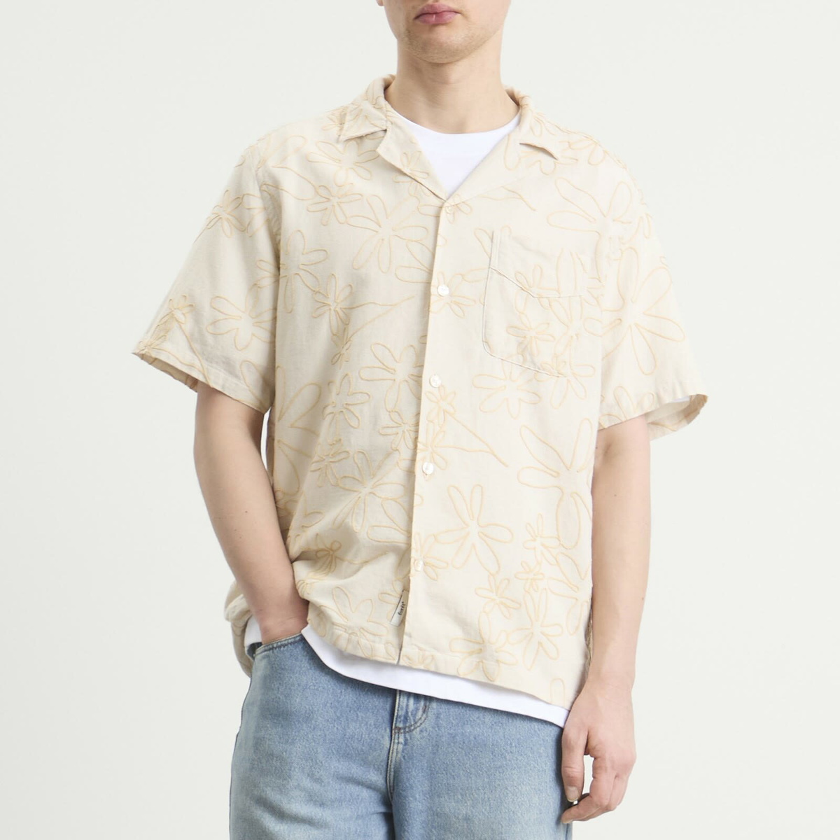 Foret Men's Peer Embroidery Regular Fit Ss Shirt in Off White