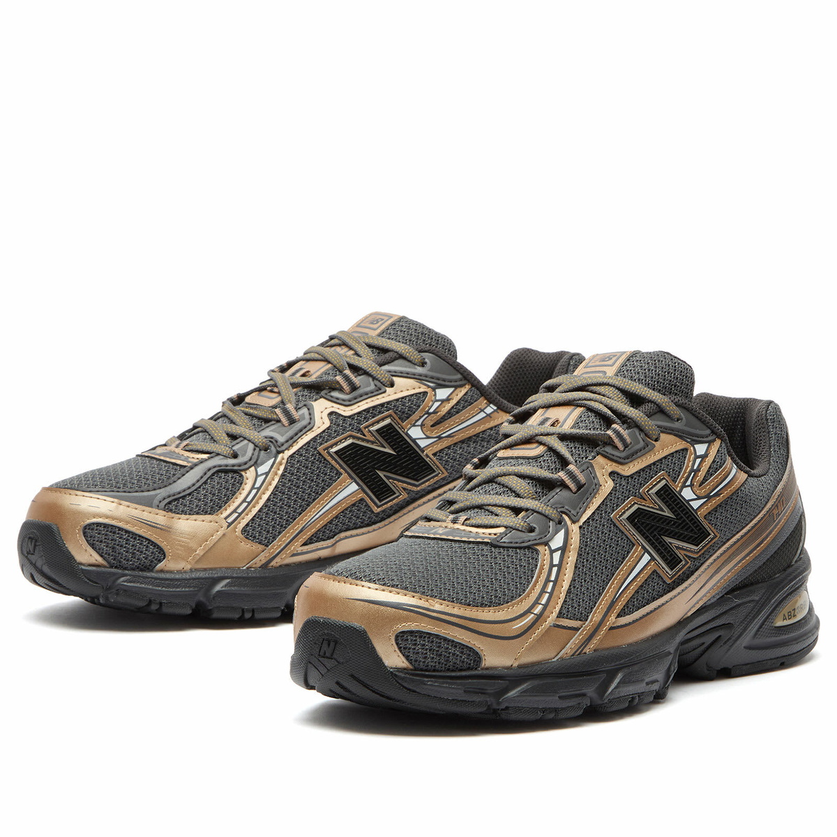 New Balance 740 Sneaker in Black