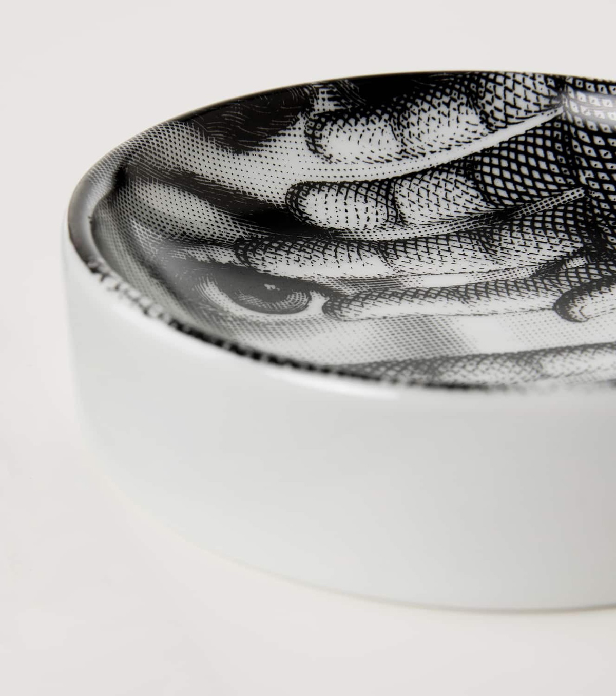 Fornasetti Tema E Variazioni N.154 porcelain ashtray