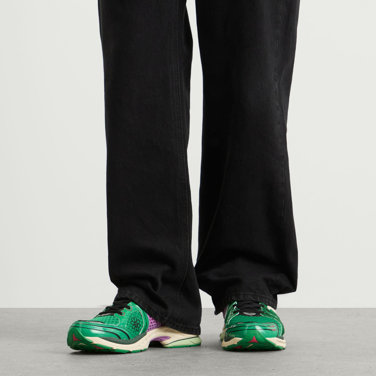 Saucony x Jae Tips Triumph 4 Sneaker in Green