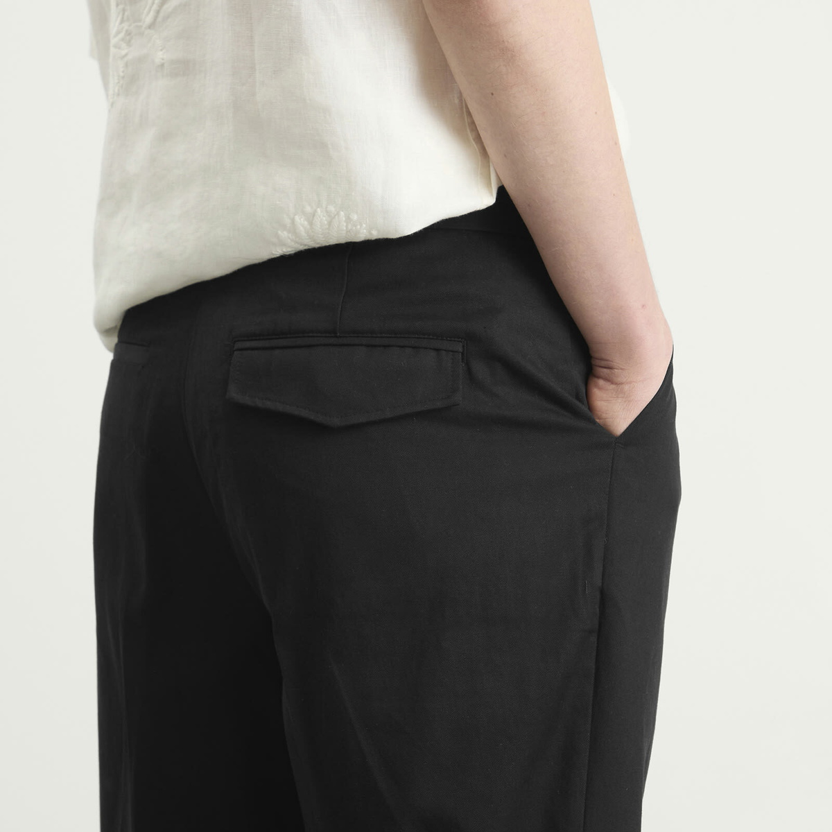 Wax London Men's Aubyn Pleated Trousers in Black