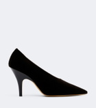Le Monde Béryl Petra velvet pumps