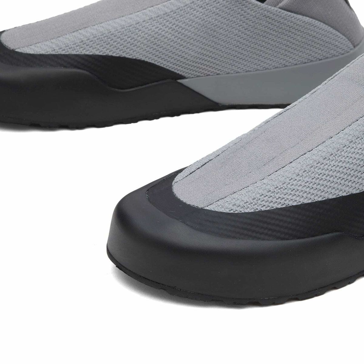 Arc'teryx Men's Kragg Sneakers in Void/Black