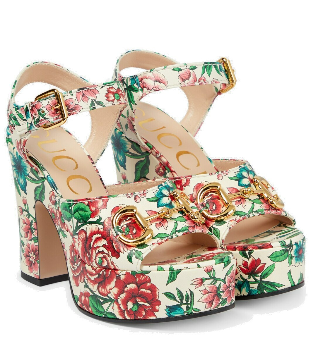 靴 GUCCI Flora Horsebit Bamboo Sandals Gucci Horsebit Flora leather platform sandals Gucci