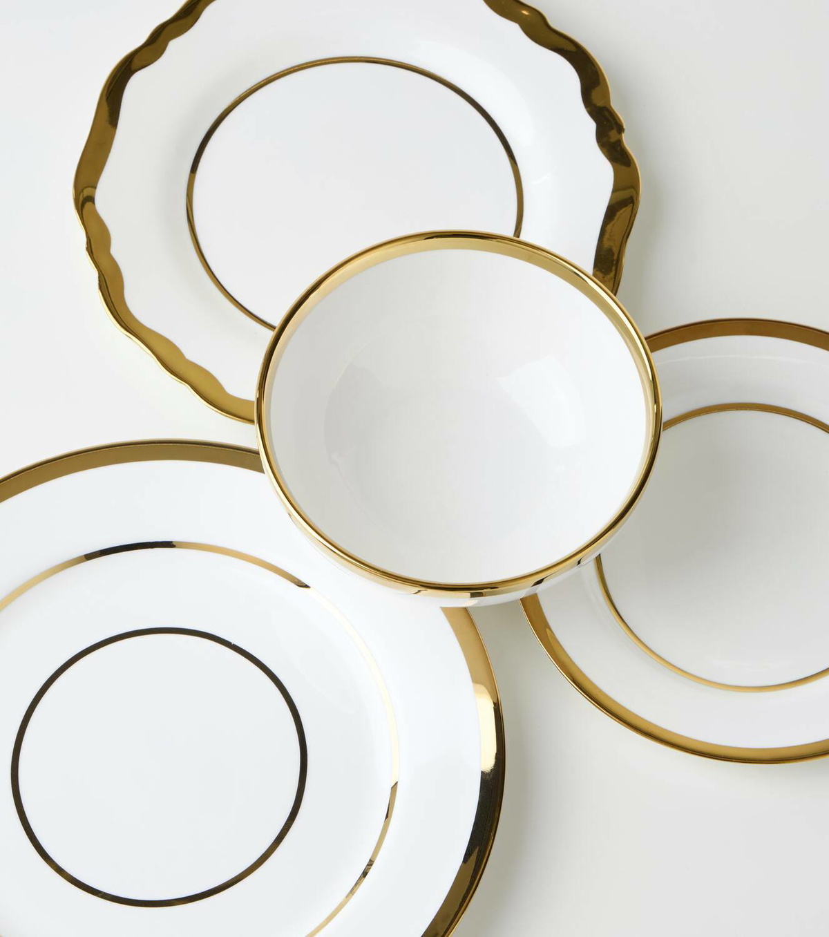 Polspotten Golden Finds plates and bowl set by Jan Wolleswinkel