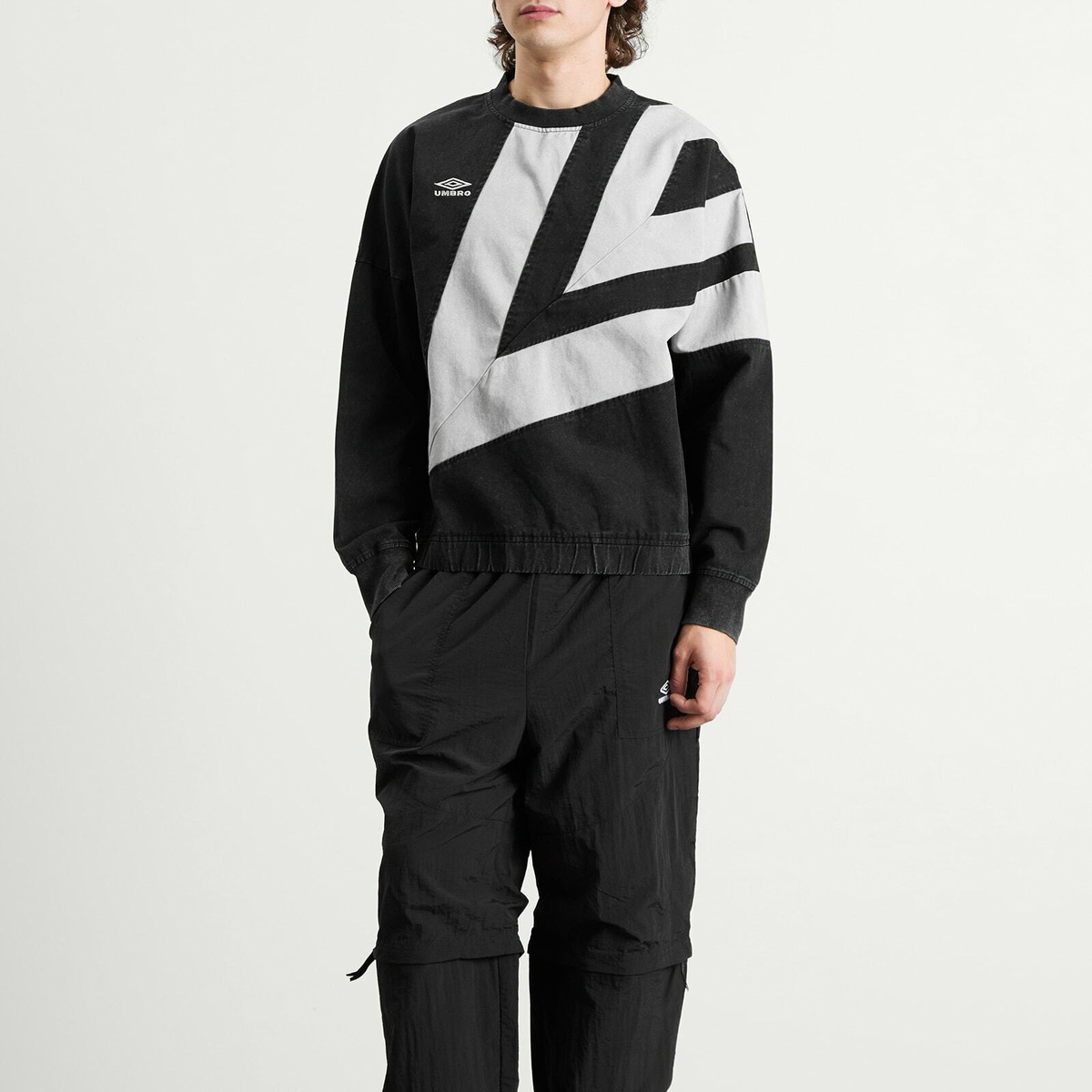 Umbro Men's Washed Diamond Drill Sweat in Black/Ultimate Gray