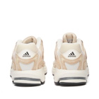 Adidas Response CL Sneakers in Sand/Off White/Beige