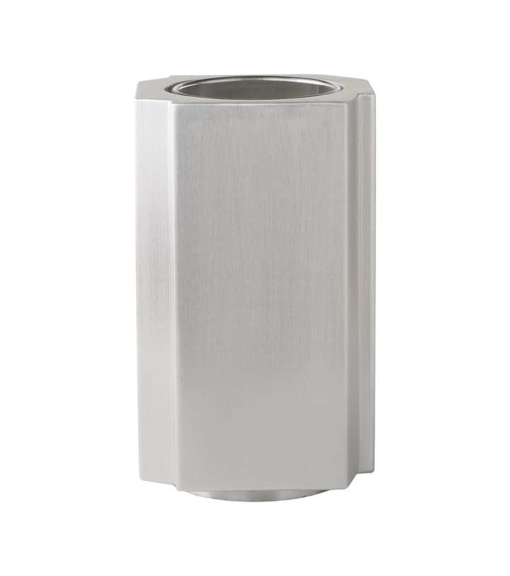 Photo: Louise Roe Funki Small plant pot
