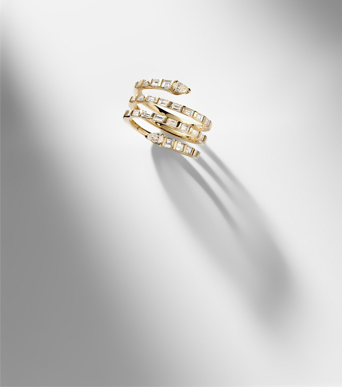 Shay Jewelry 18kt gold ring with diamonds