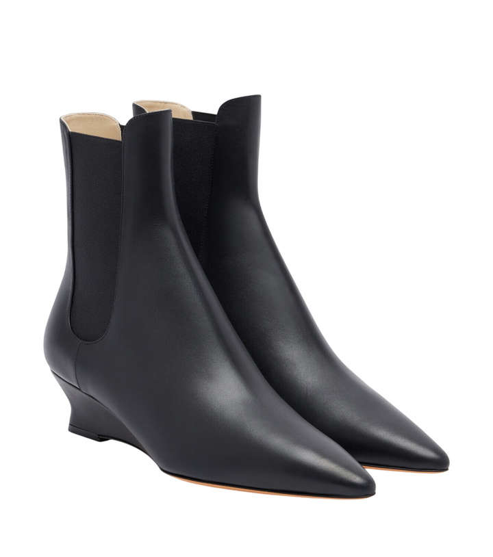 Photo: Le Monde Béryl Camille Chelsea boots