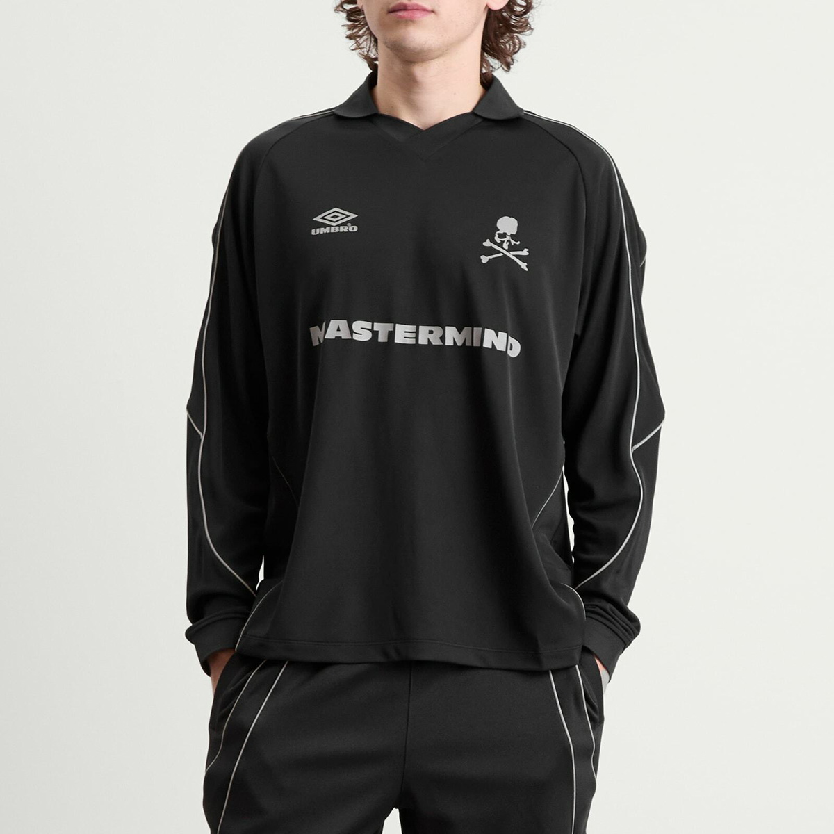 MASTERMIND WORLD Men's x Umbro Long Sleeve Game Shirt in Black