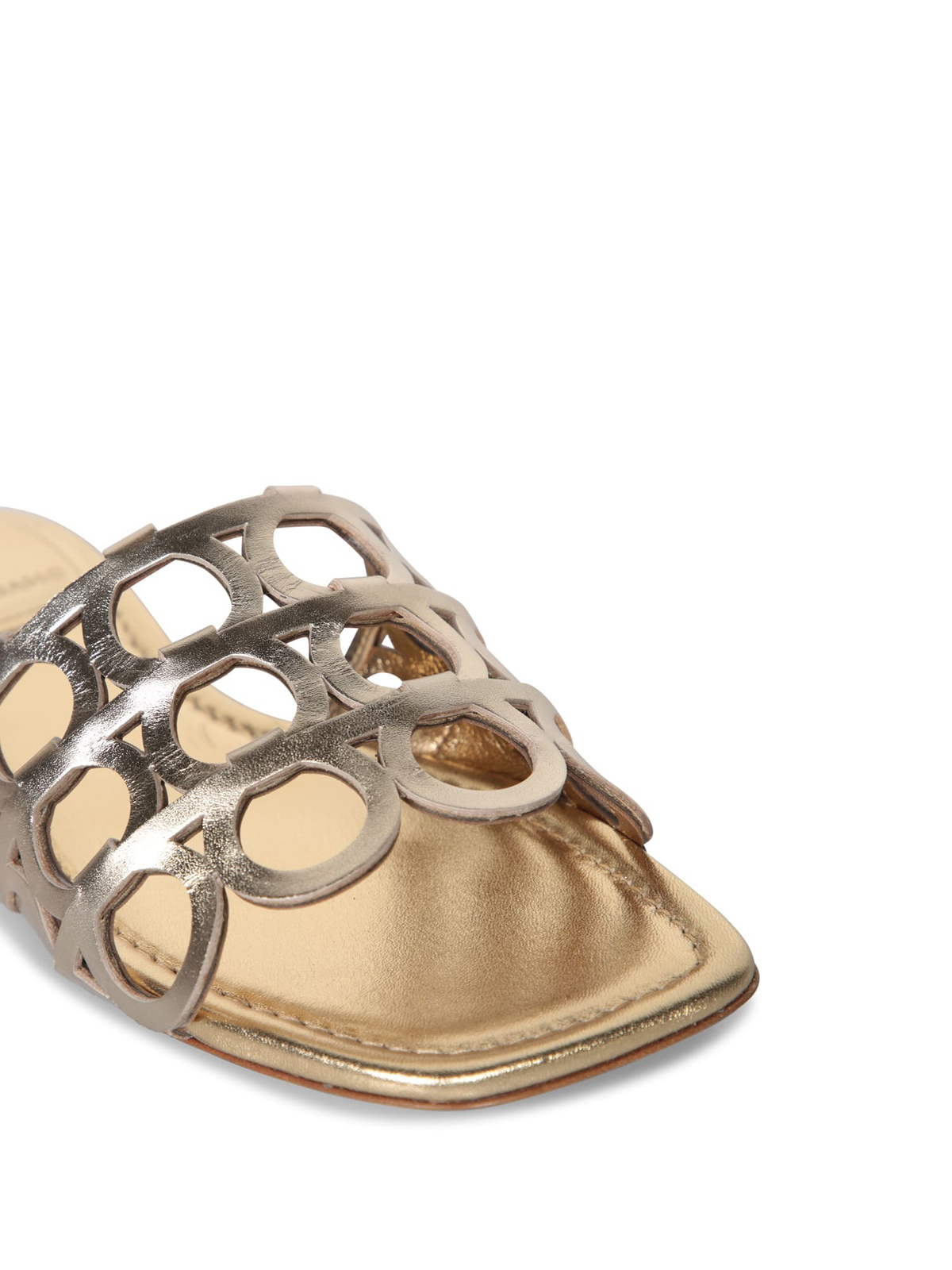【送料&関税込】Ferragamo Erne Gancini Gold Sandals Ferragamo Erne Gancini Gold Sandals Salvatore Ferragamo