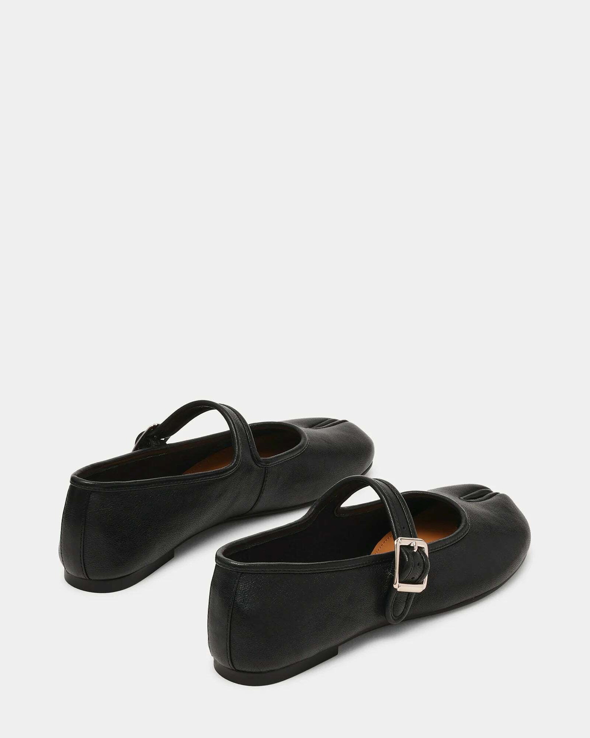 Steve Madden Calara Flats in Black