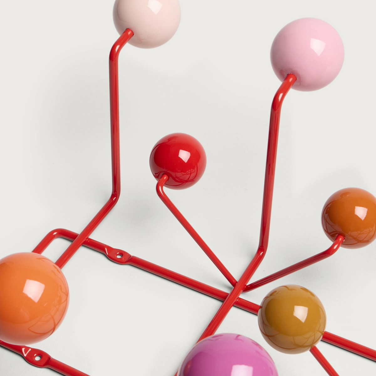 Vitra Charles & Ray Eames 1953 Hang It All in Warm