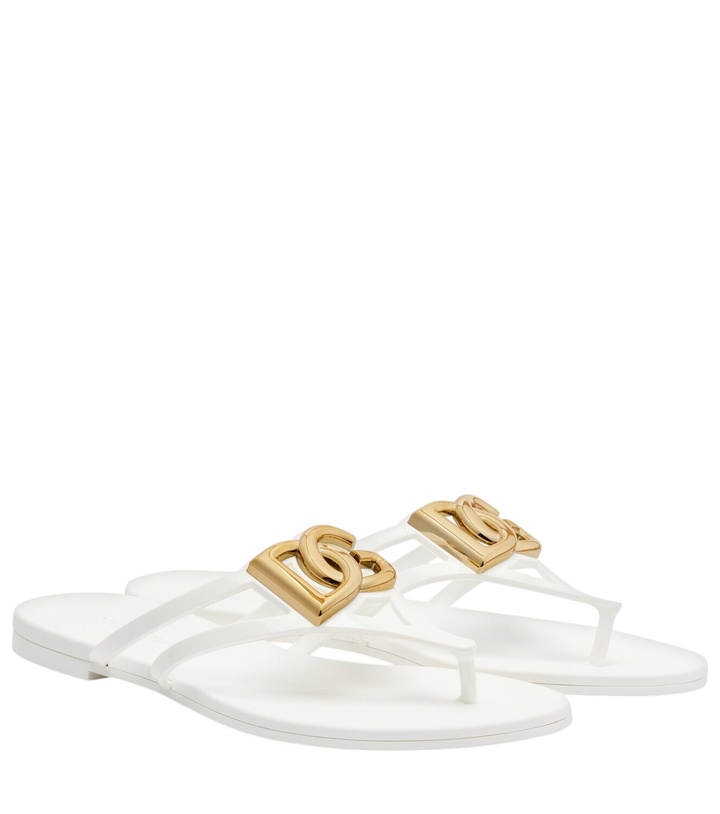 Photo: Dolce&Gabbana DG rubber thong sandals