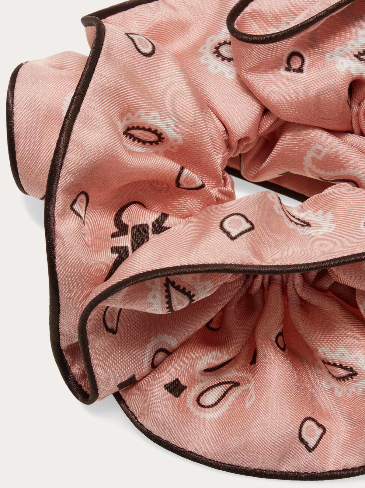 Ferragamo Womens Arabesque print silk scrunchie in Pink