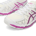 Asics GEL-KAYANO 20 Sneaker in White/Raspberry