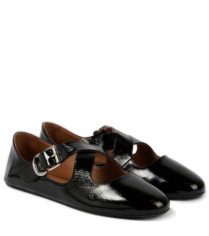 Photo: Alaïa Criss Cross patent leather ballet flats