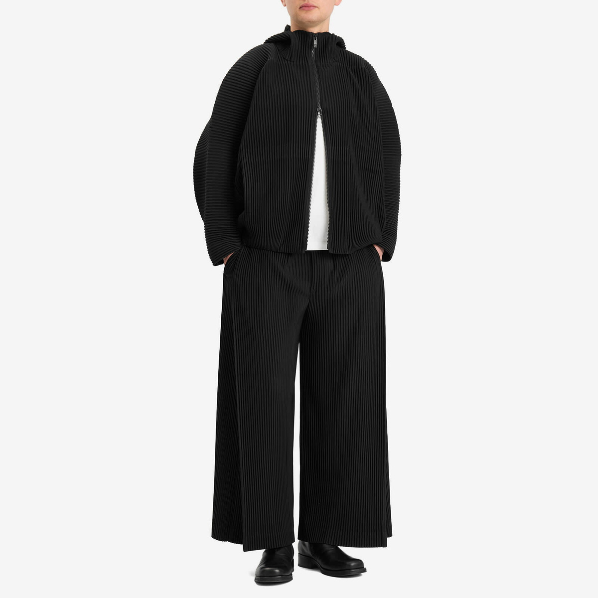 Homme Plissé Issey Miyake Men's Pleated Wide Trousers in Black