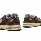 New Balance 991v2 Sneaker in Brown