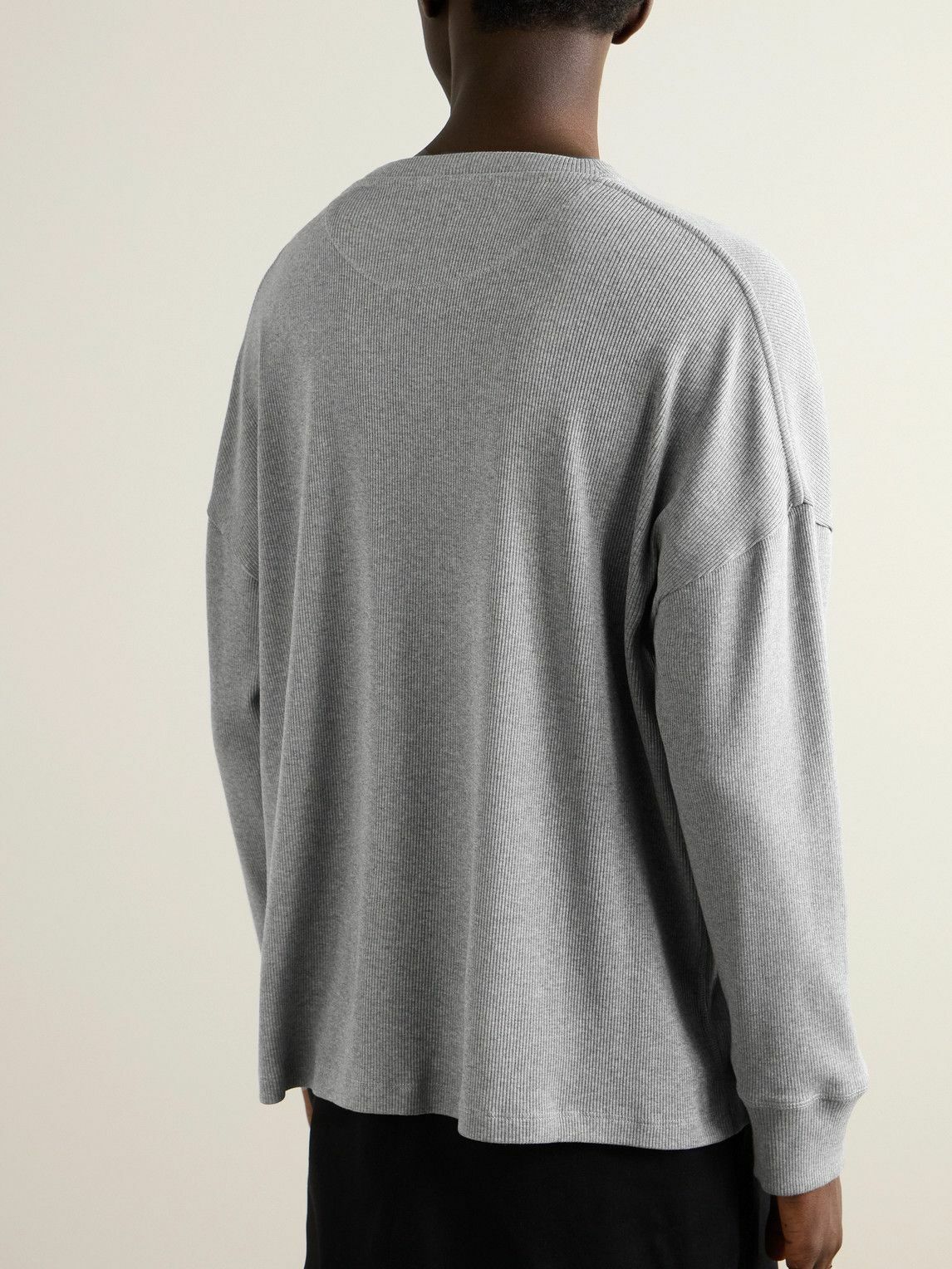 LOEWE グレー 長袖 Tシャツ Loewe Men's Anagram Long Sleeve T-Shirt in Grey Melange Loewe