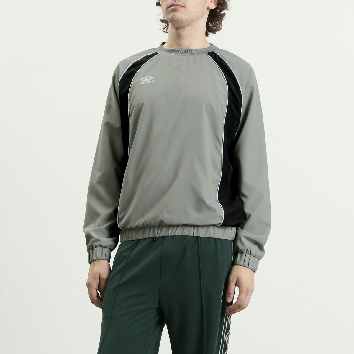Umbro Men's Panelled Sweatshirt in Neutral Gray/Black/Brilliant White