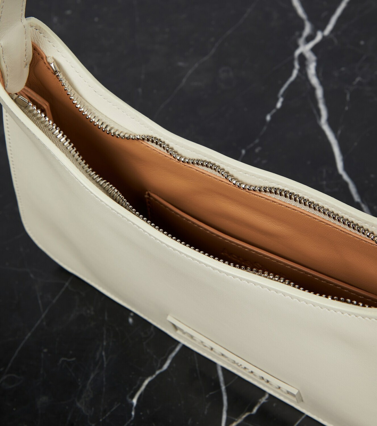 Acne Studios プラット ミニショルダーバッグ ホワイト Acne Studios プラット ミニショルダーバッグ ホワイト