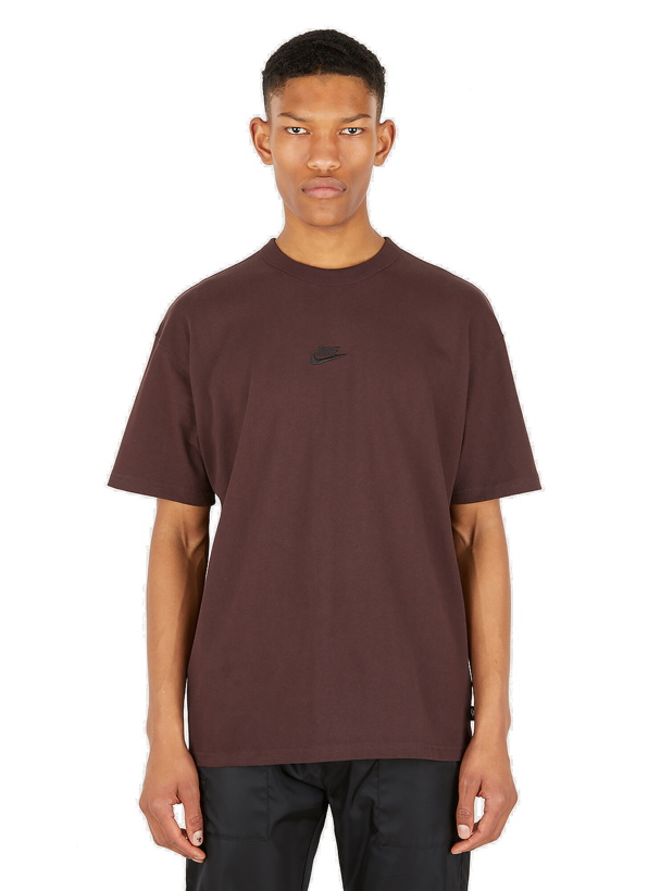 Photo: Sportswear Premium Essential T-Shirt in Burgundy