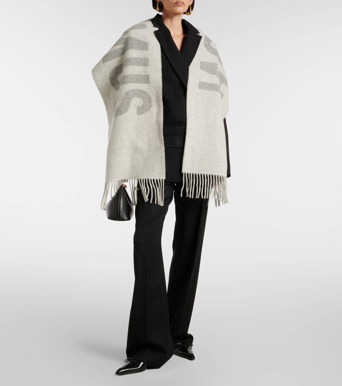【関税送料込】Jacquemus L'Echarpe ウールストール** Jacquemus L Echarpe Logo Wool Fringe Scarf | Neiman Marcus