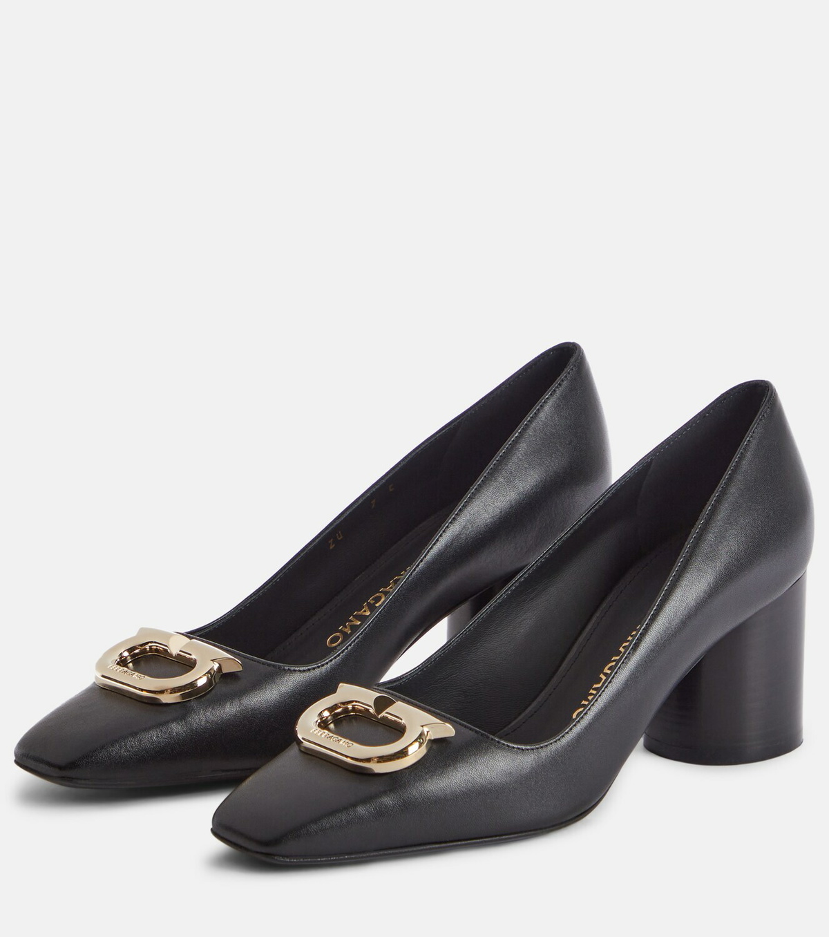 【関税&送料込】Salvatore Ferragamo Black Leather Mara Pumps Vintage Salvatore Ferragamo Boutique Vara Black Patent