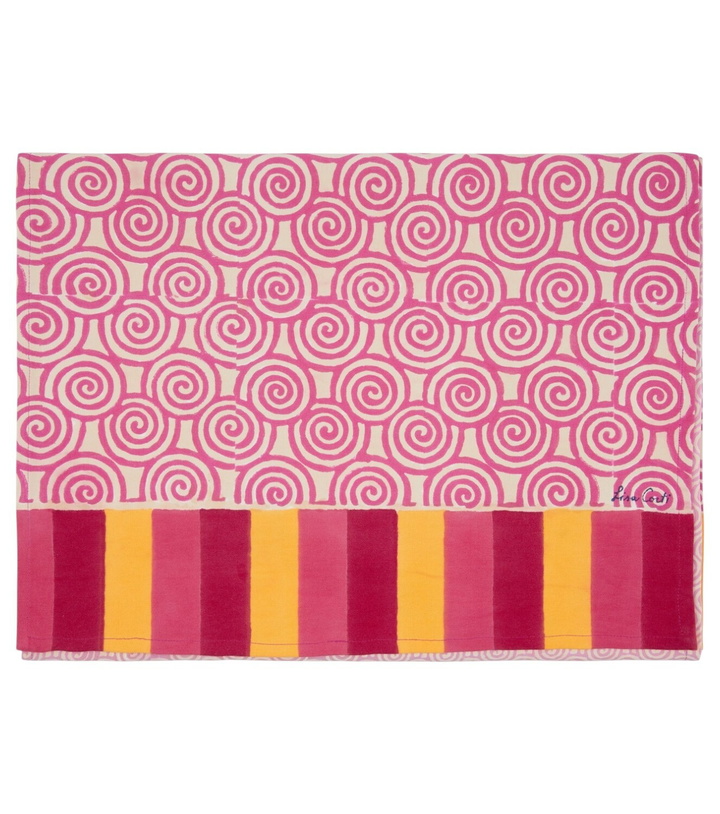 Photo: Lisa Corti Camelia Magenta cotton table runner