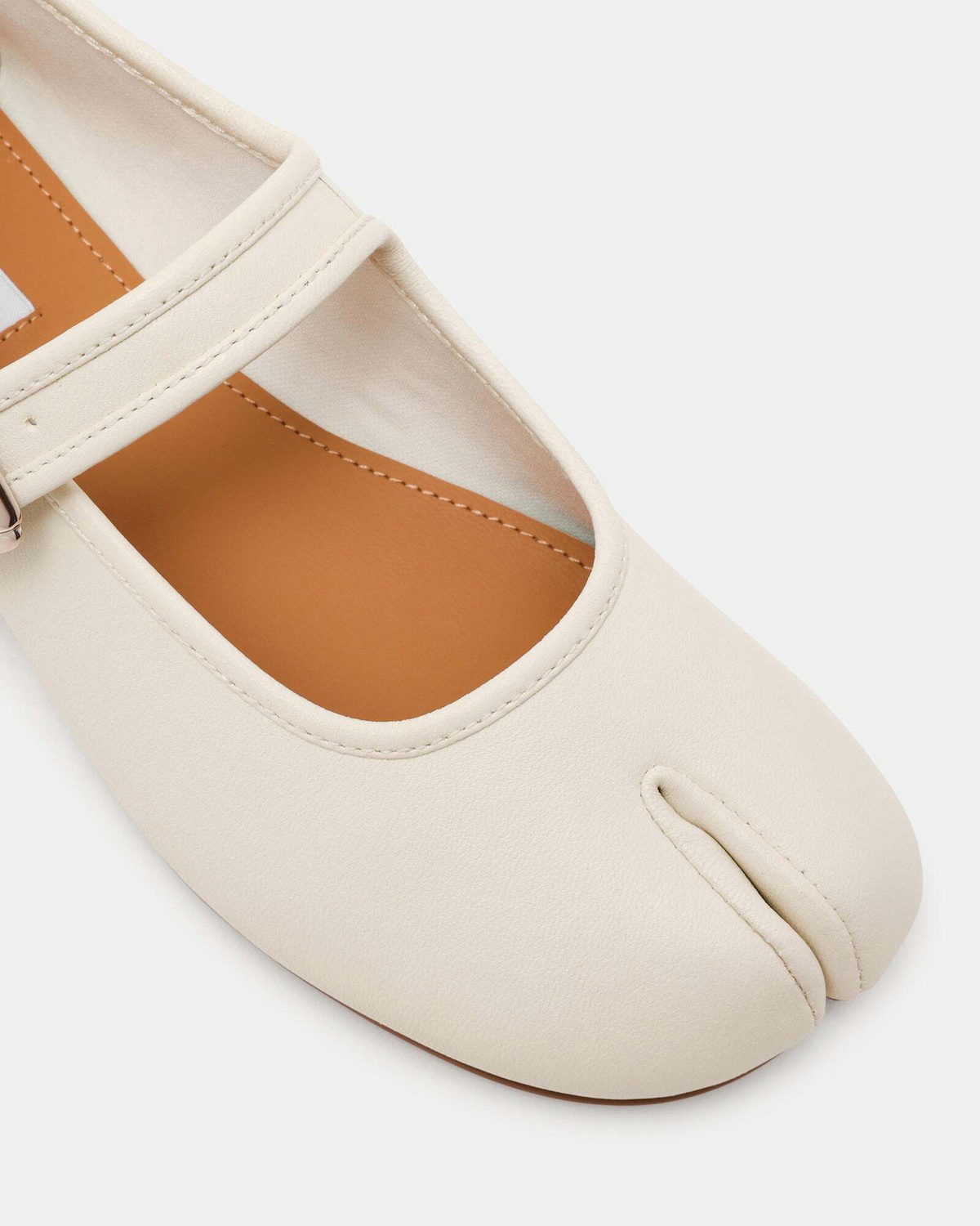 Steve Madden Calara Flats in White