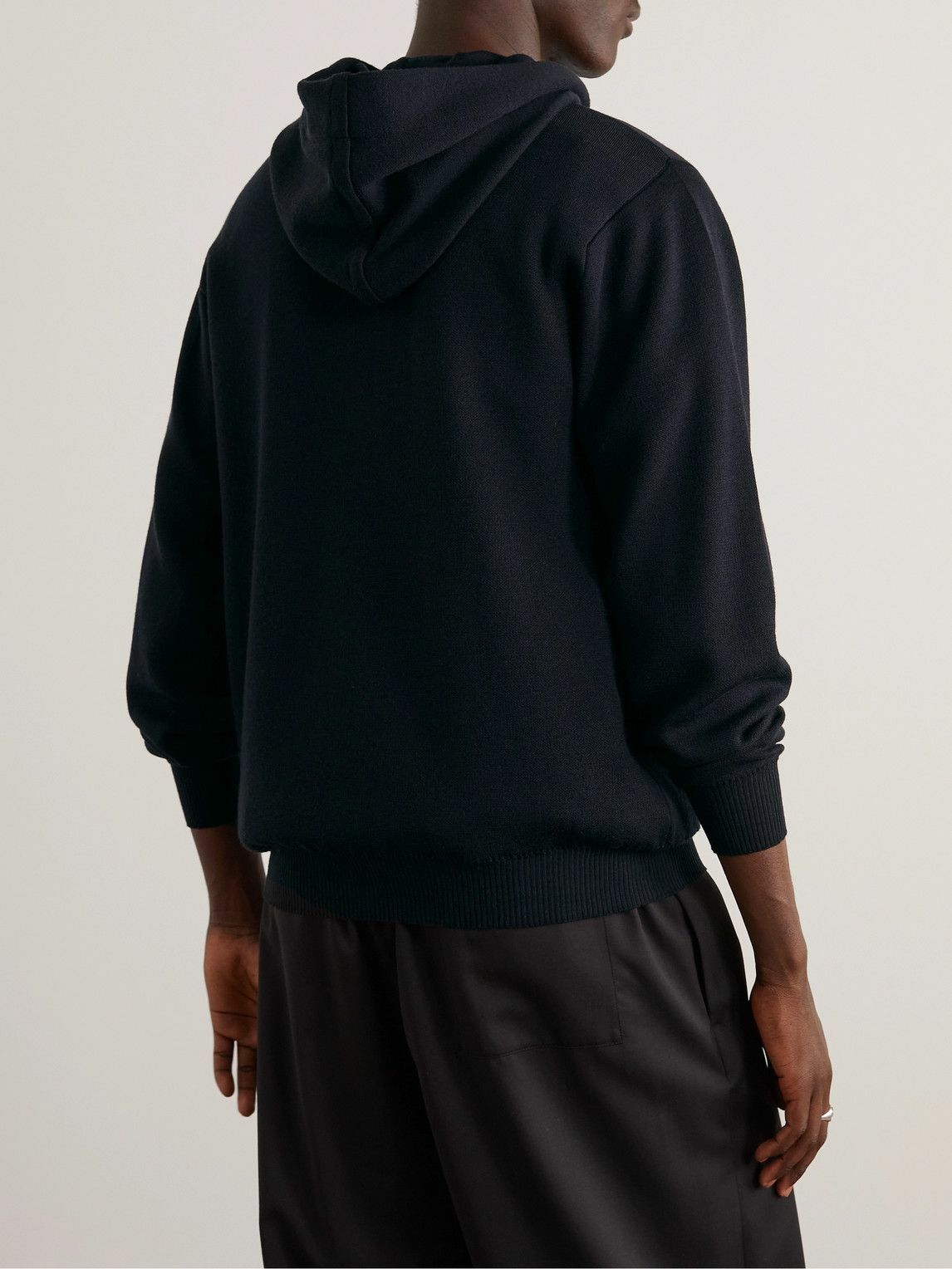 Mens John Smedley Merino V-Neck – Hepburn Smoke
