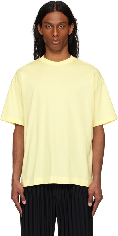 Photo: HOMME PLISSÉ ISSEY MIYAKE Yellow Windswept Plaid T-shirt
