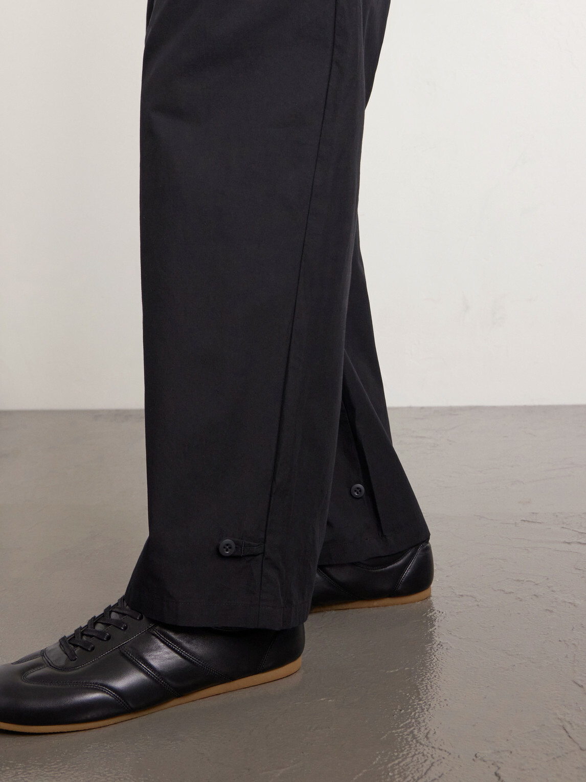 ATON - Wide-Leg Cotton-Blend Gabardine Drawstring Trousers - Black