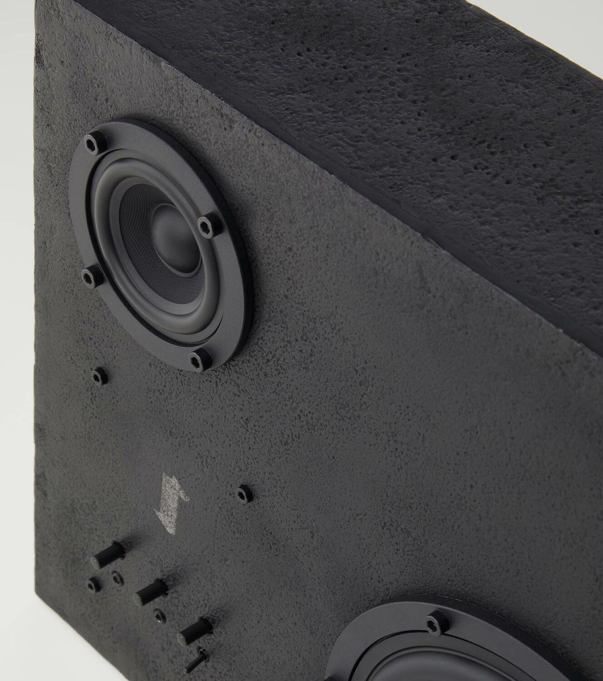 Transparent Steel speaker