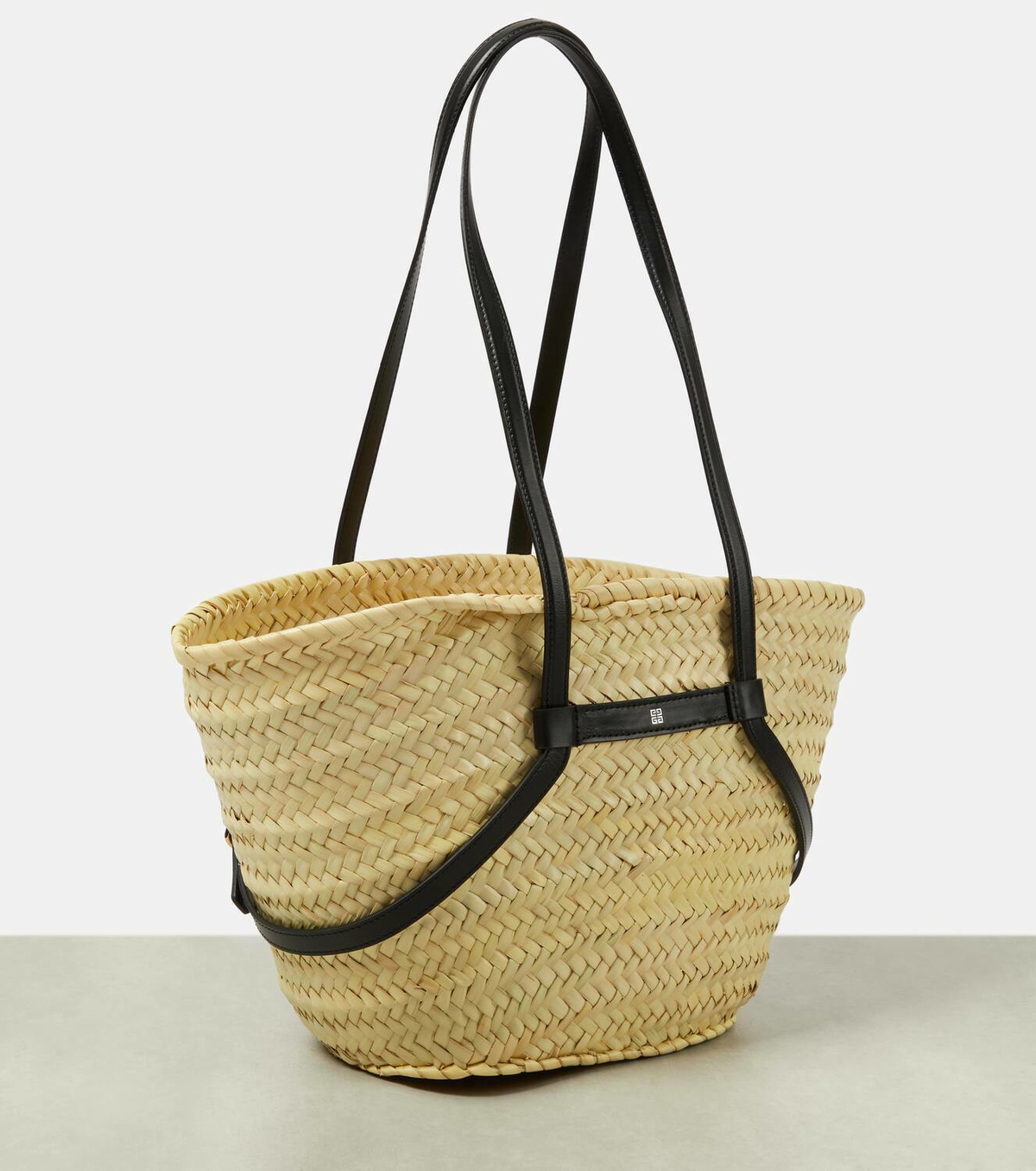 GIVENCHY ヴォワイユー バスケット スモール ラフィア Small Voyou basket bag in raffia in - ivory | Givenchy US