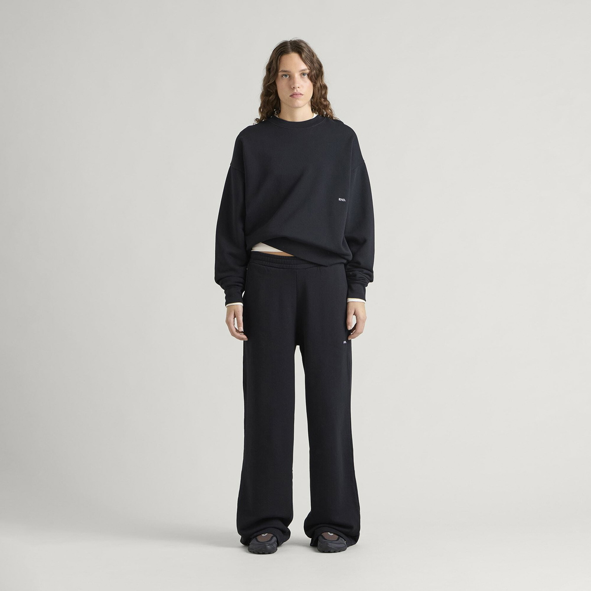END. Signature Sweatshirt in Black