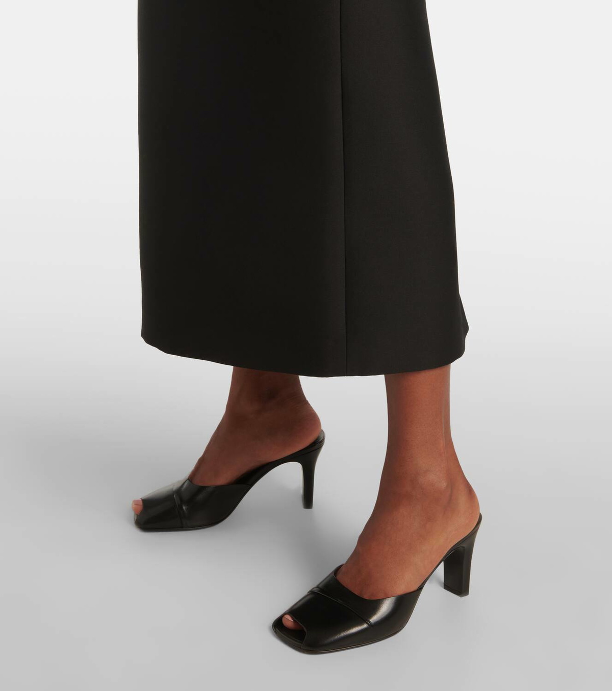 【THE ROW】MILLA ミュール The Row Milla Mule in Black | FWRD
