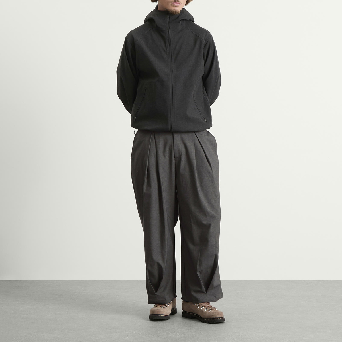 Anglan Men's Valley Tuck Trousers in Charcoal