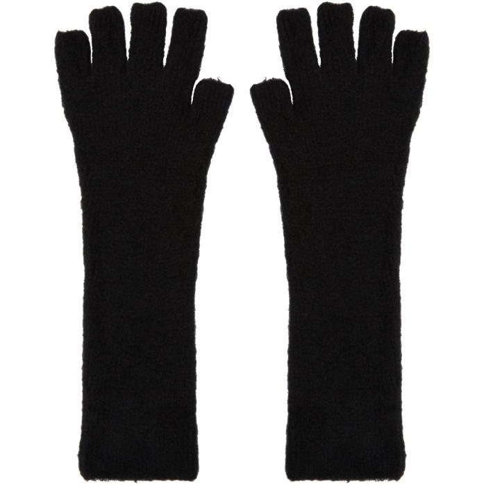 Photo: Isabel Benenato Black Knit Gloves