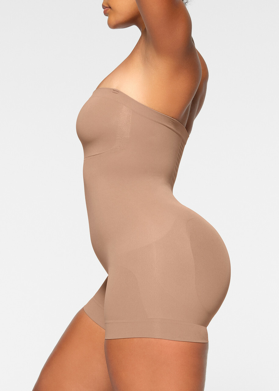 Skims Seamless Sculpt Strapless Shortie Body Light Brown
